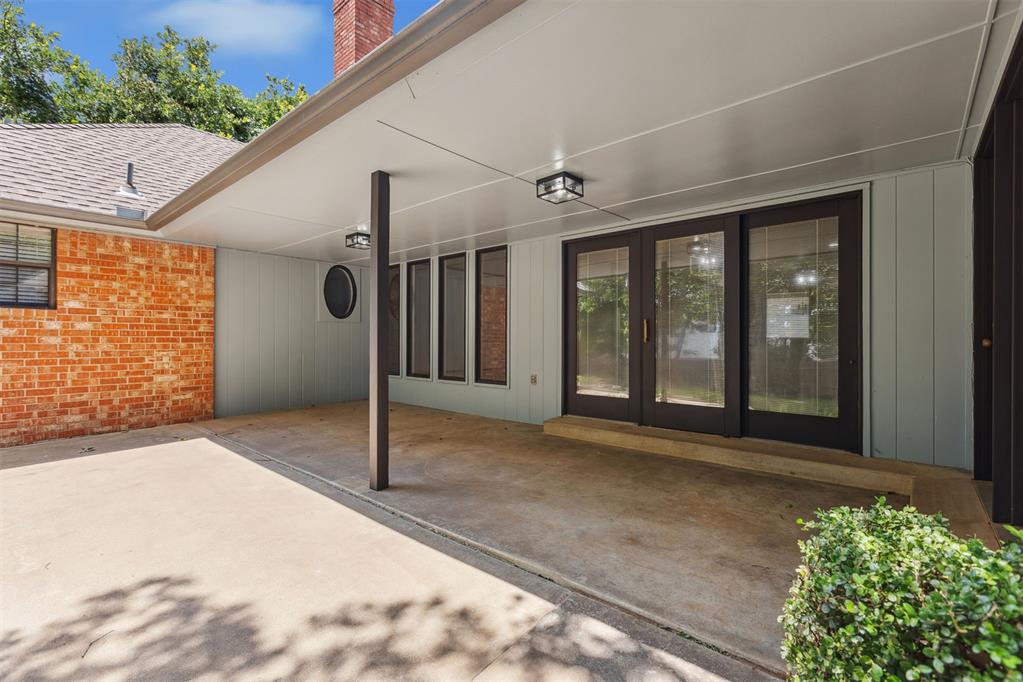 916 Fox Hill Drive