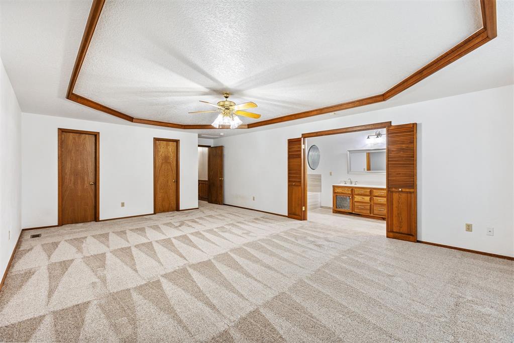 916 Fox Hill Drive