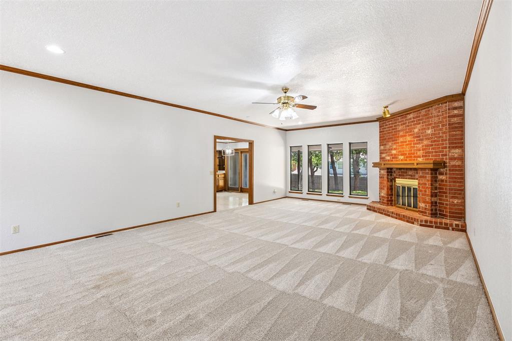 916 Fox Hill Drive