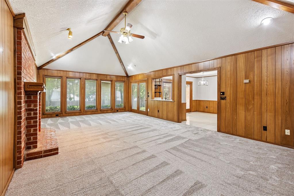 916 Fox Hill Drive