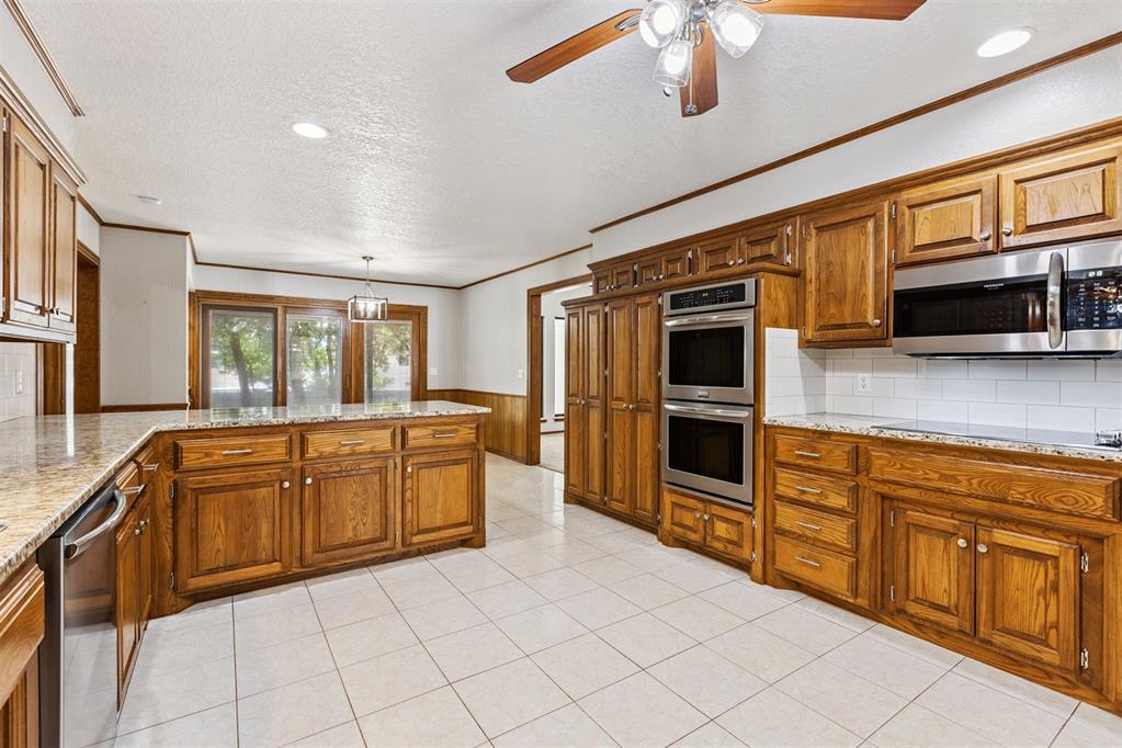 916 Fox Hill Drive