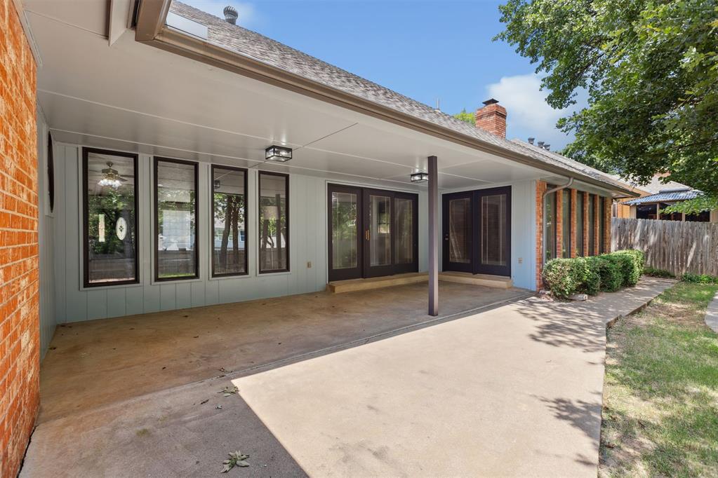 916 Fox Hill Drive
