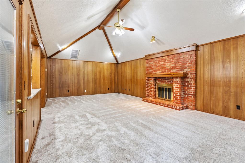 916 Fox Hill Drive