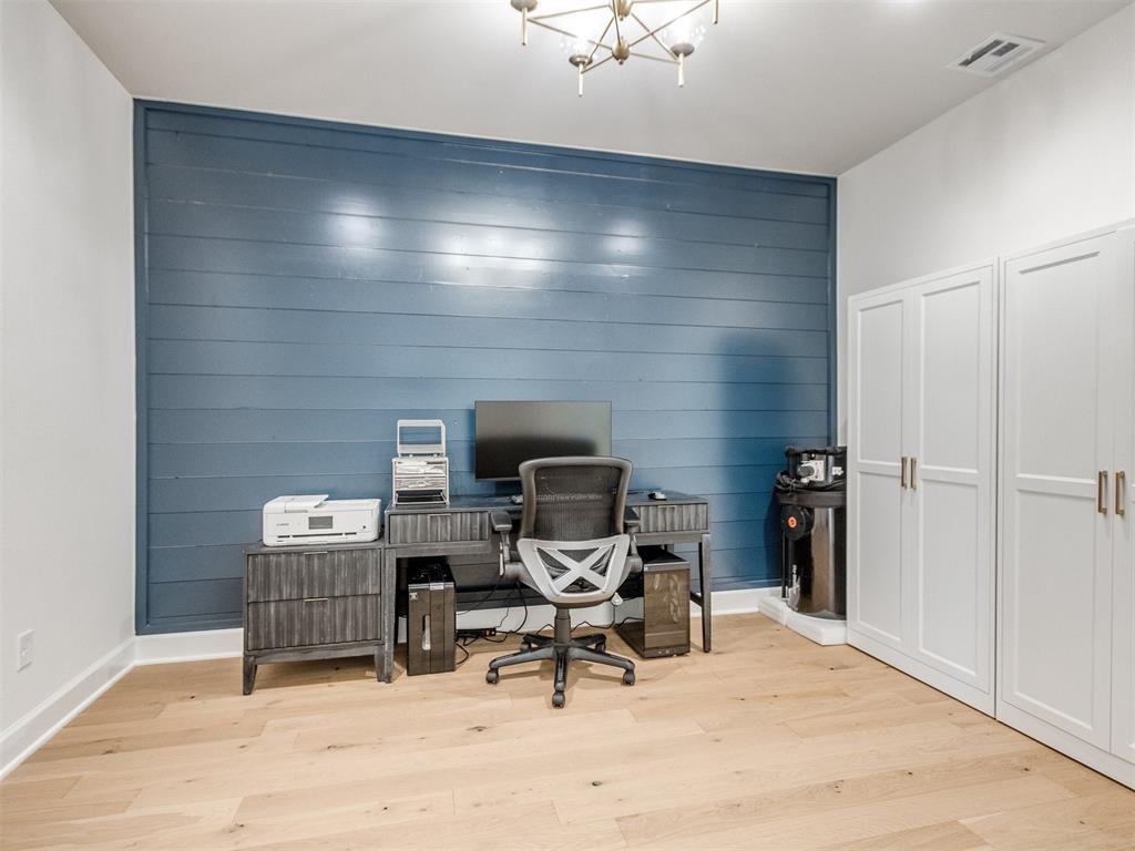 3008 Almond Avenue