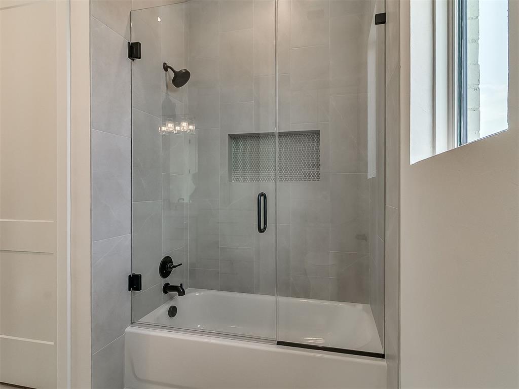 6104 NW 147TH Terrace