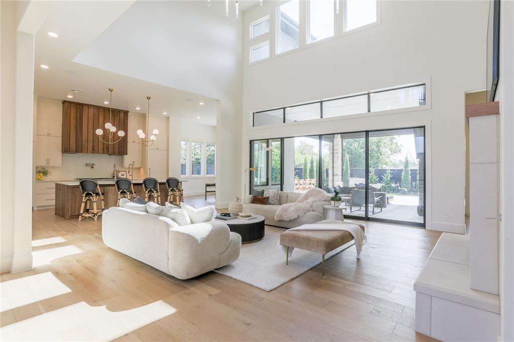 2826 Guilford Lane