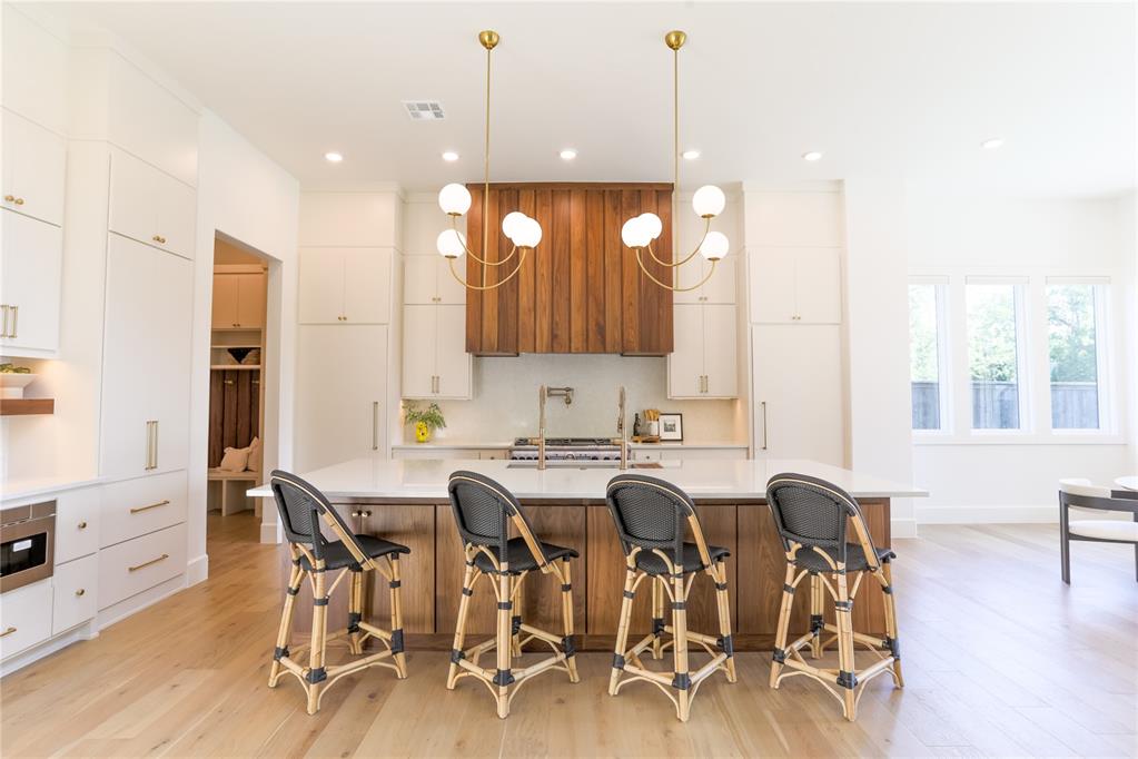 2826 Guilford Lane