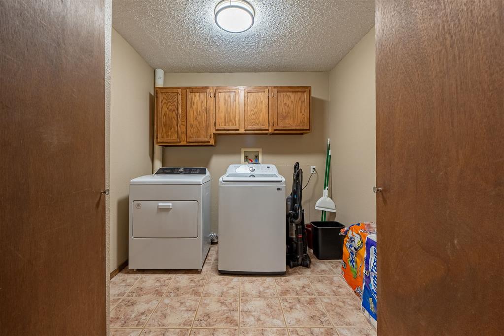 1200 E Kings Row