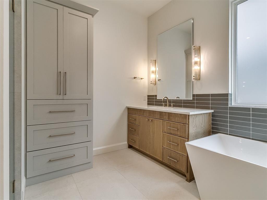 6109 NW 147th Street