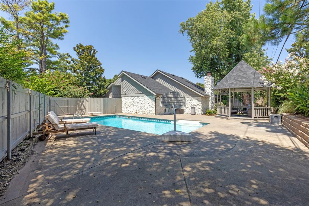 911 Thistlewood Drive