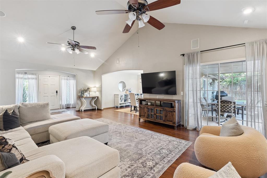 911 Thistlewood Drive