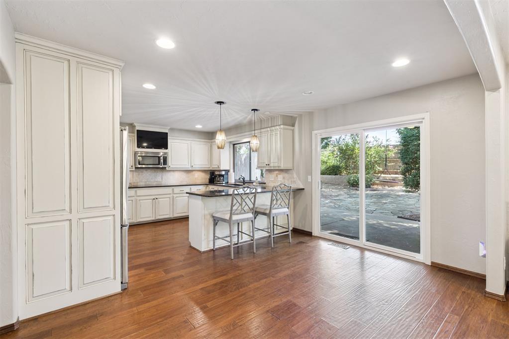 911 Thistlewood Drive