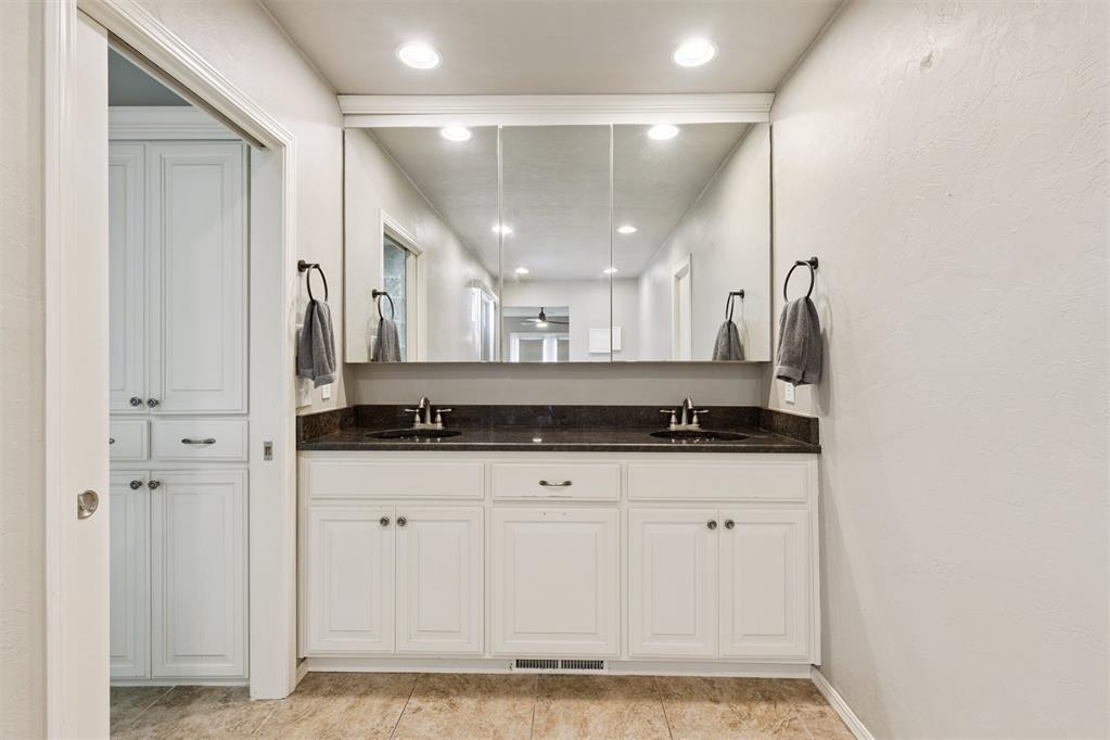 911 Thistlewood Drive