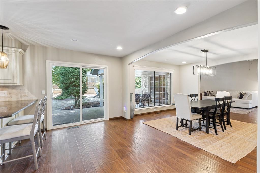 911 Thistlewood Drive