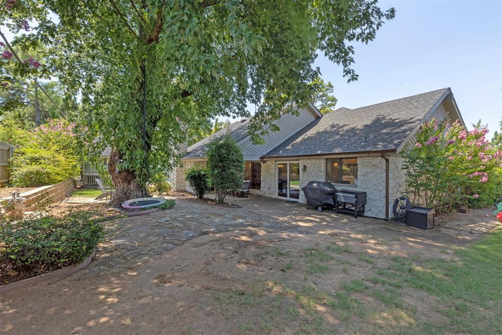 911 Thistlewood Drive