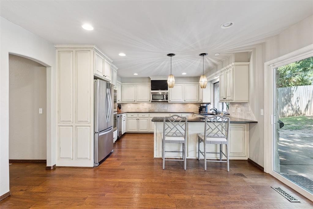 911 Thistlewood Drive