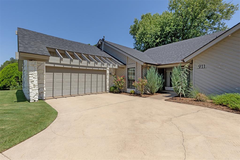 911 Thistlewood Drive