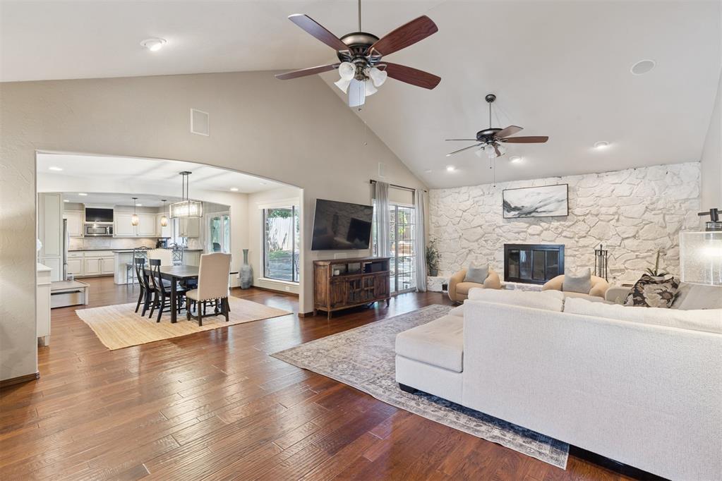 911 Thistlewood Drive