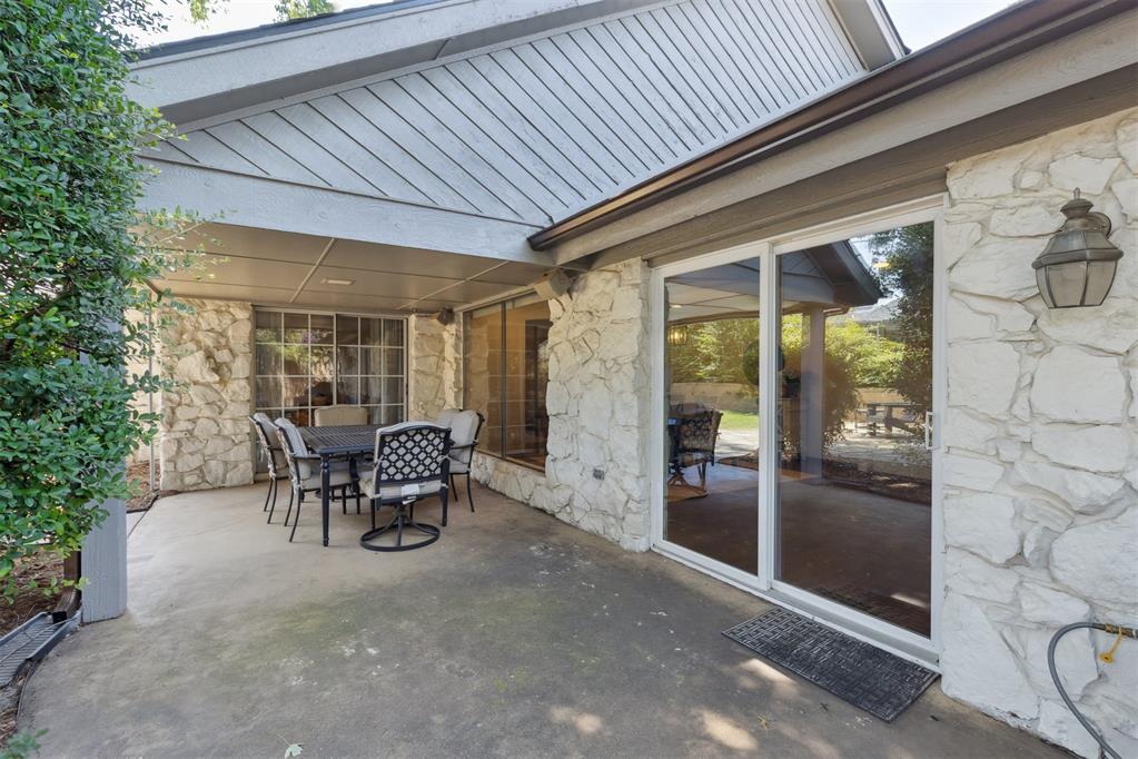 911 Thistlewood Drive