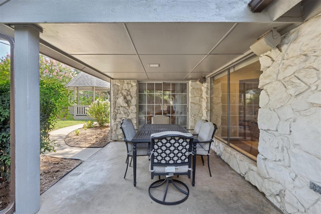 911 Thistlewood Drive