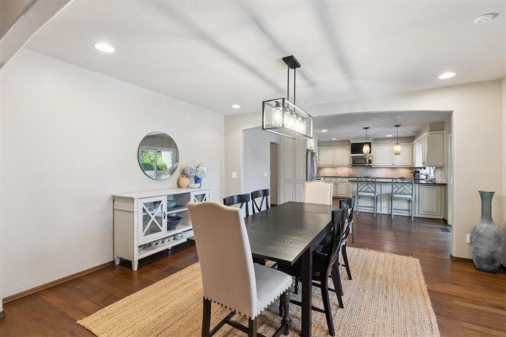 911 Thistlewood Drive