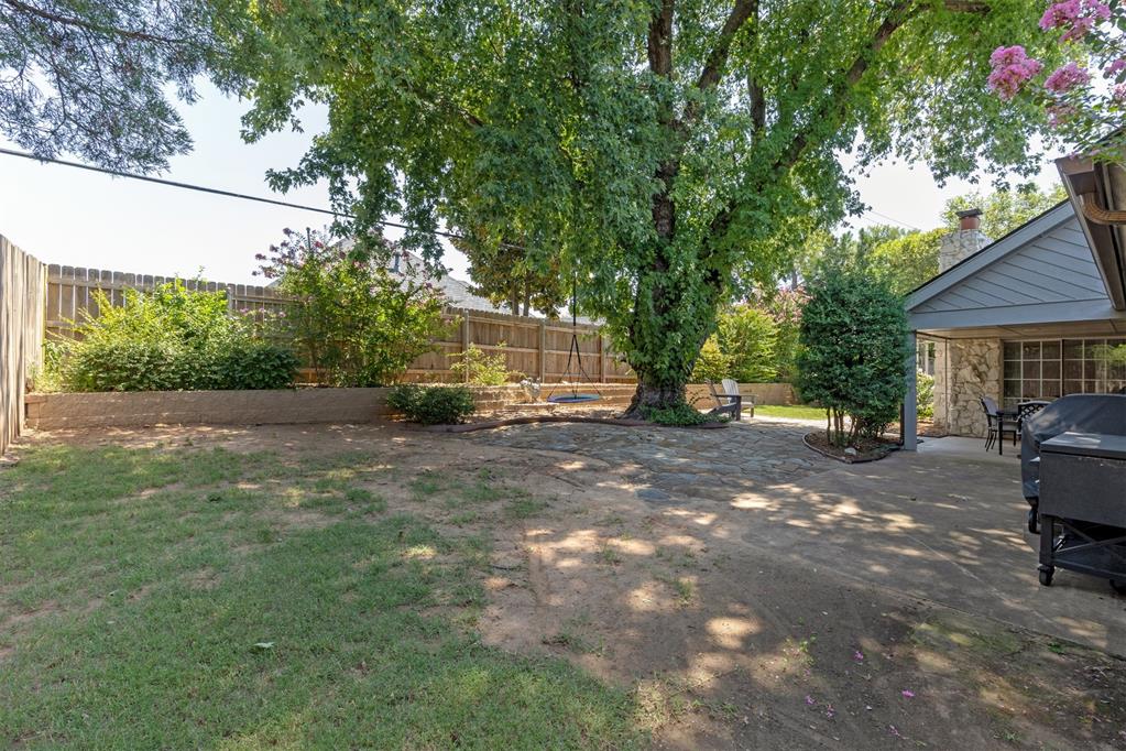 911 Thistlewood Drive