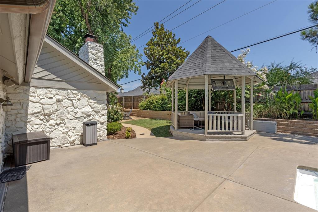 911 Thistlewood Drive