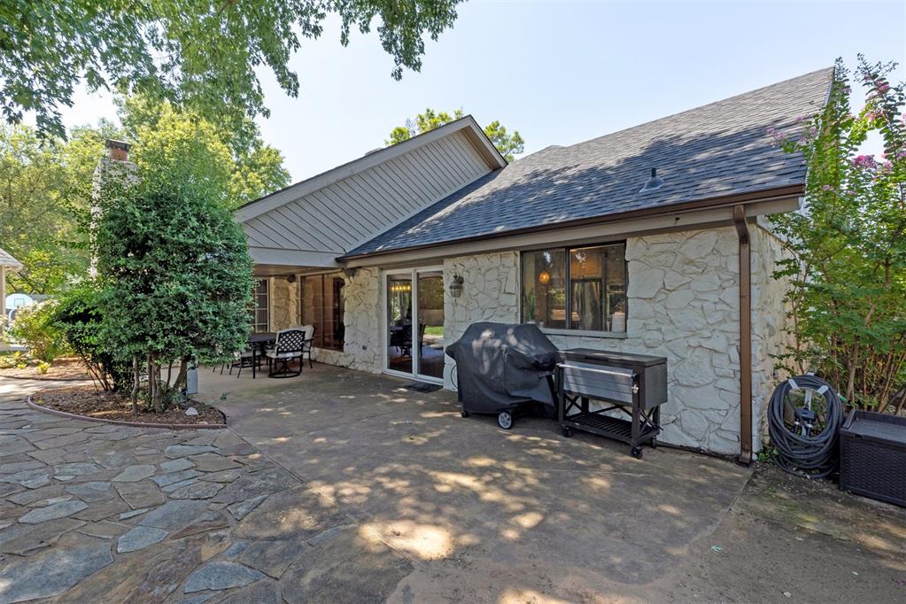 911 Thistlewood Drive