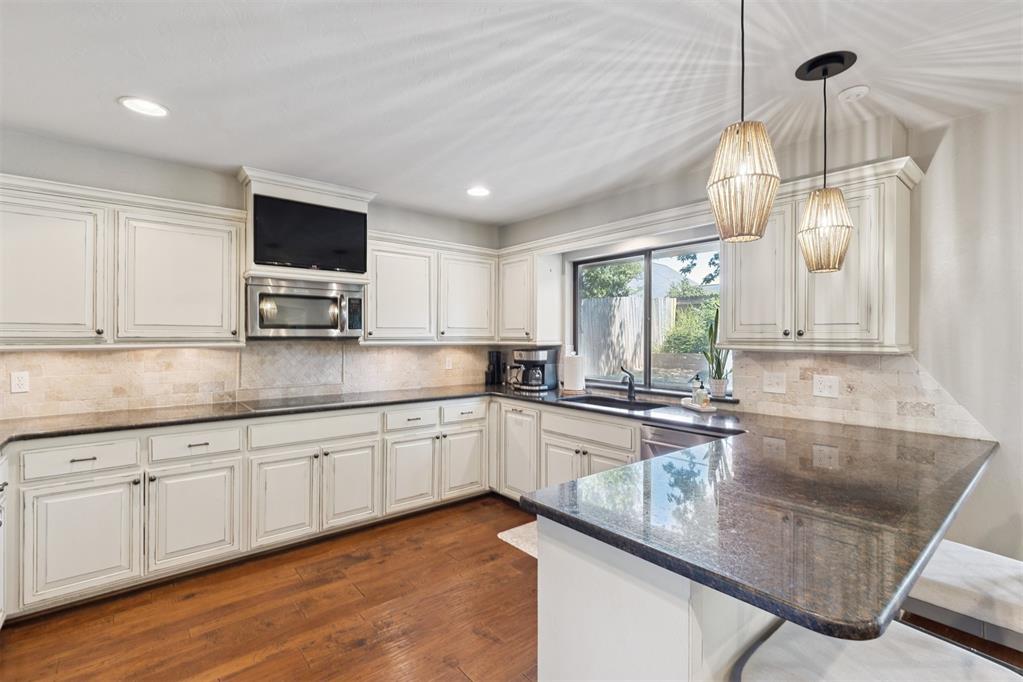 911 Thistlewood Drive