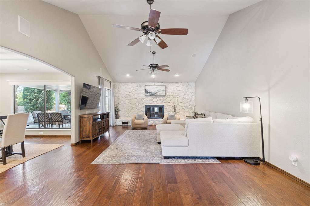 911 Thistlewood Drive