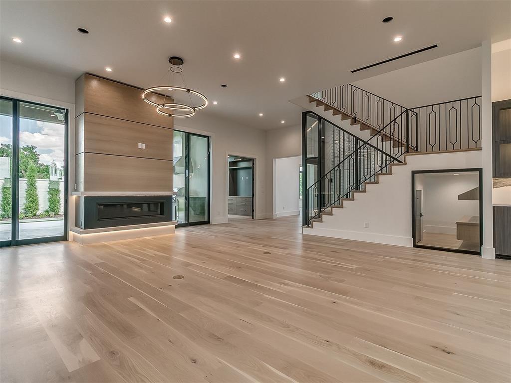 15713 Woodleaf Lane