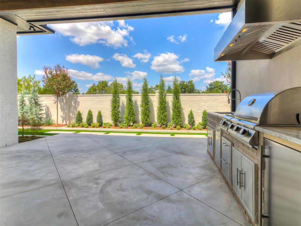 15713 Woodleaf Lane