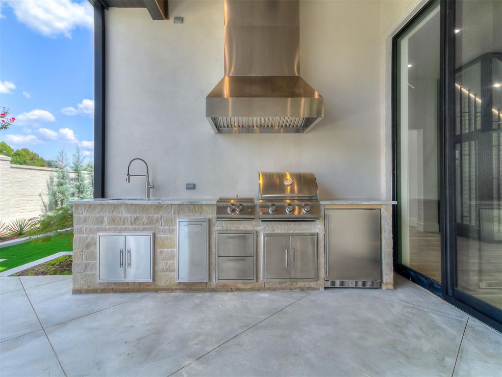 15713 Woodleaf Lane