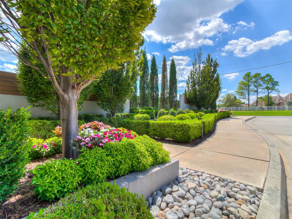 15713 Woodleaf Lane