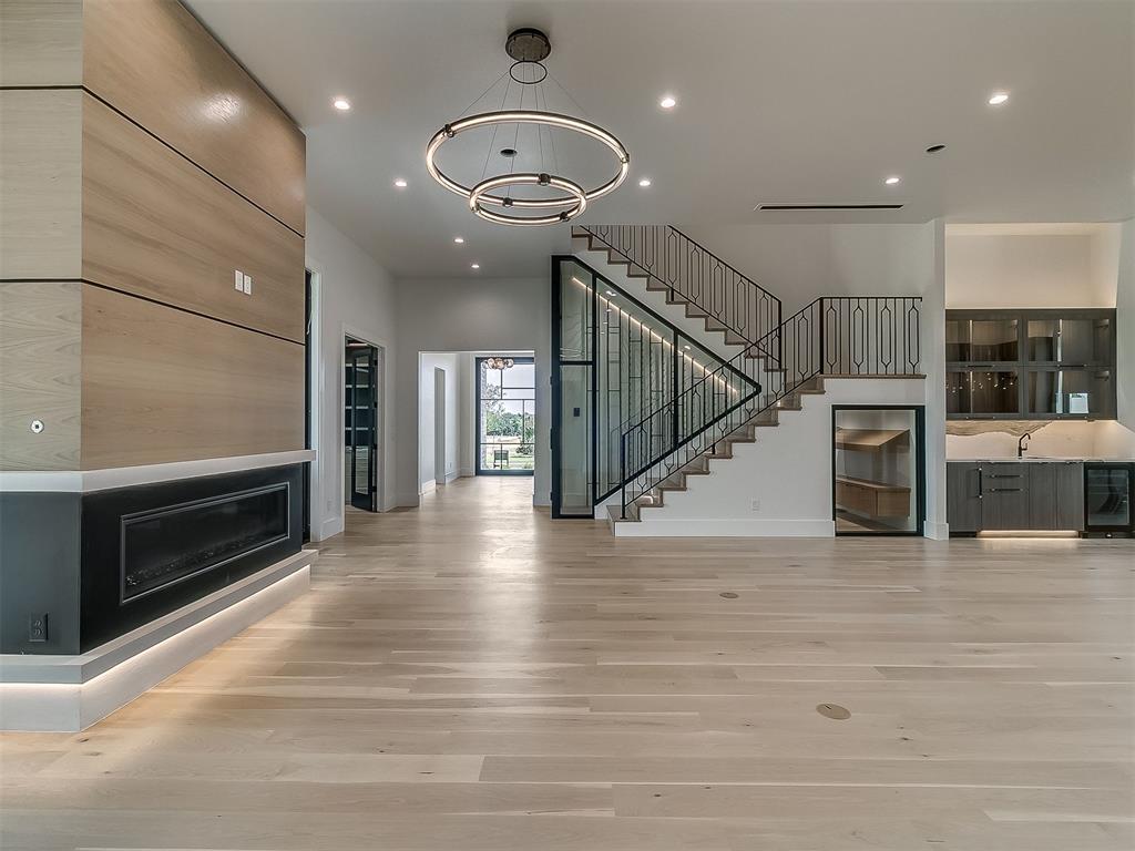 15713 Woodleaf Lane