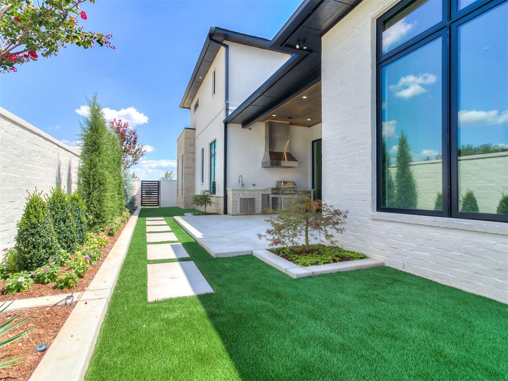 15713 Woodleaf Lane