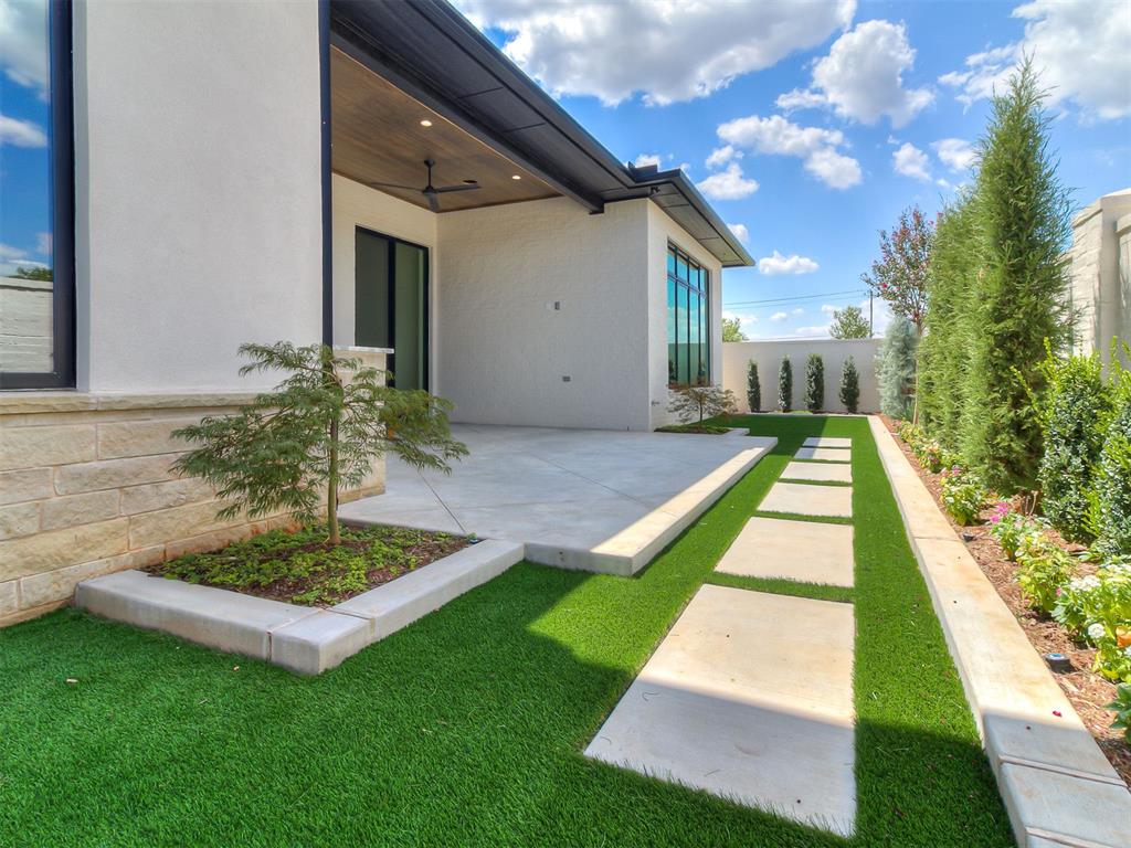 15713 Woodleaf Lane