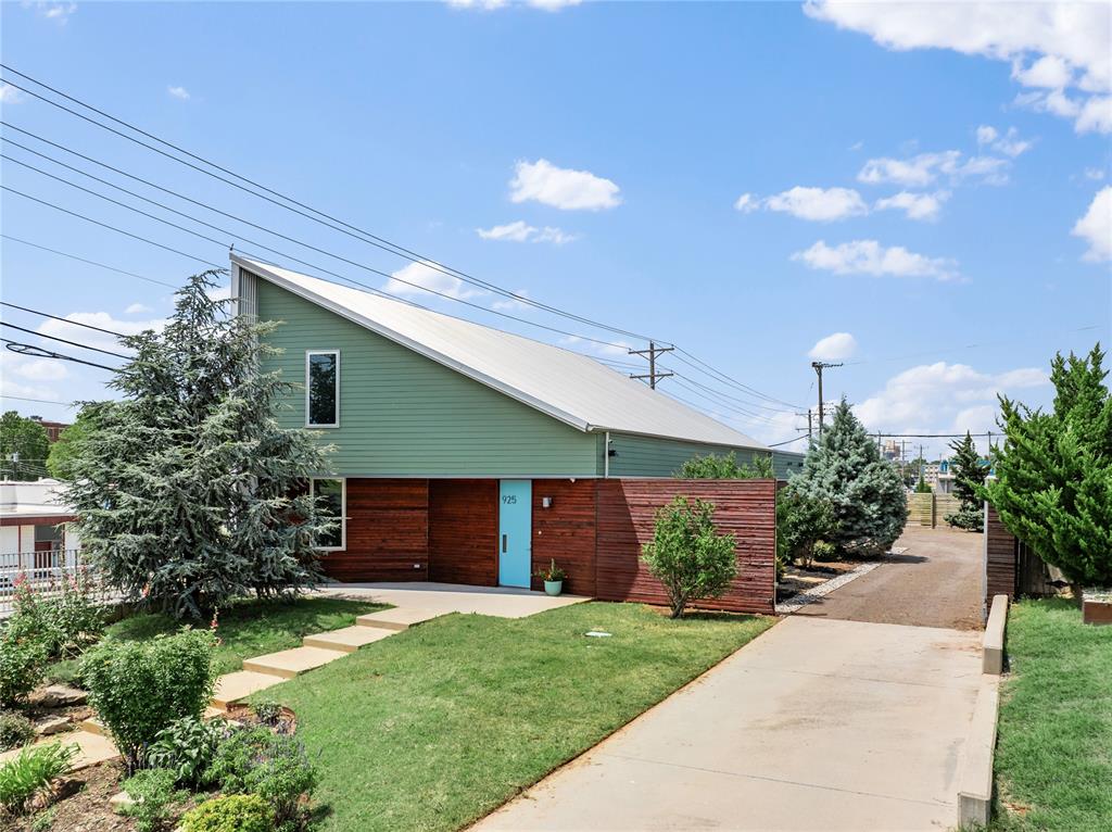 925 NW 8th Street