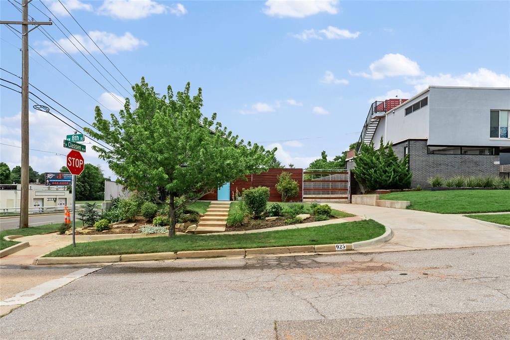 925 NW 8th Street