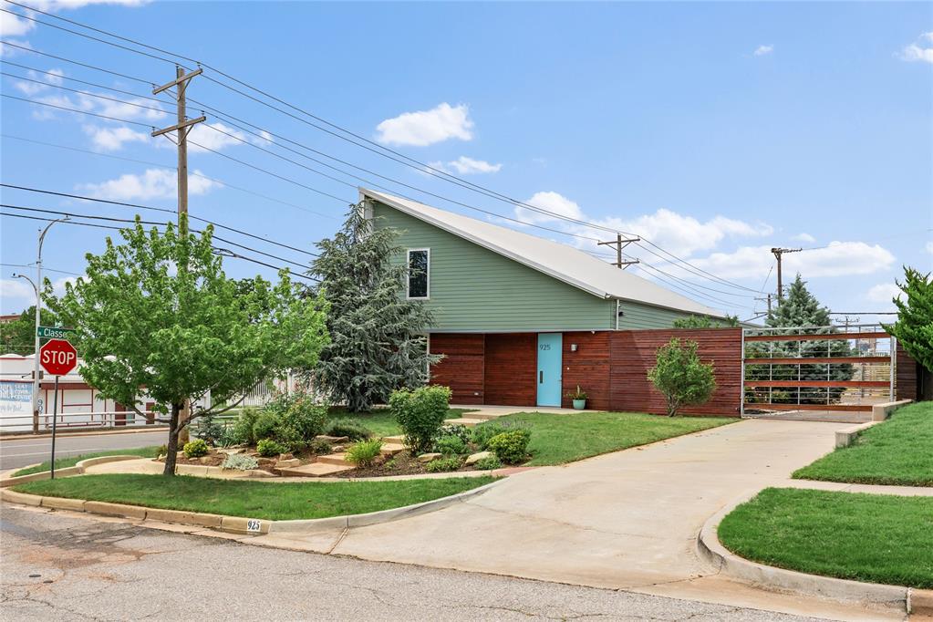 925 NW 8th Street