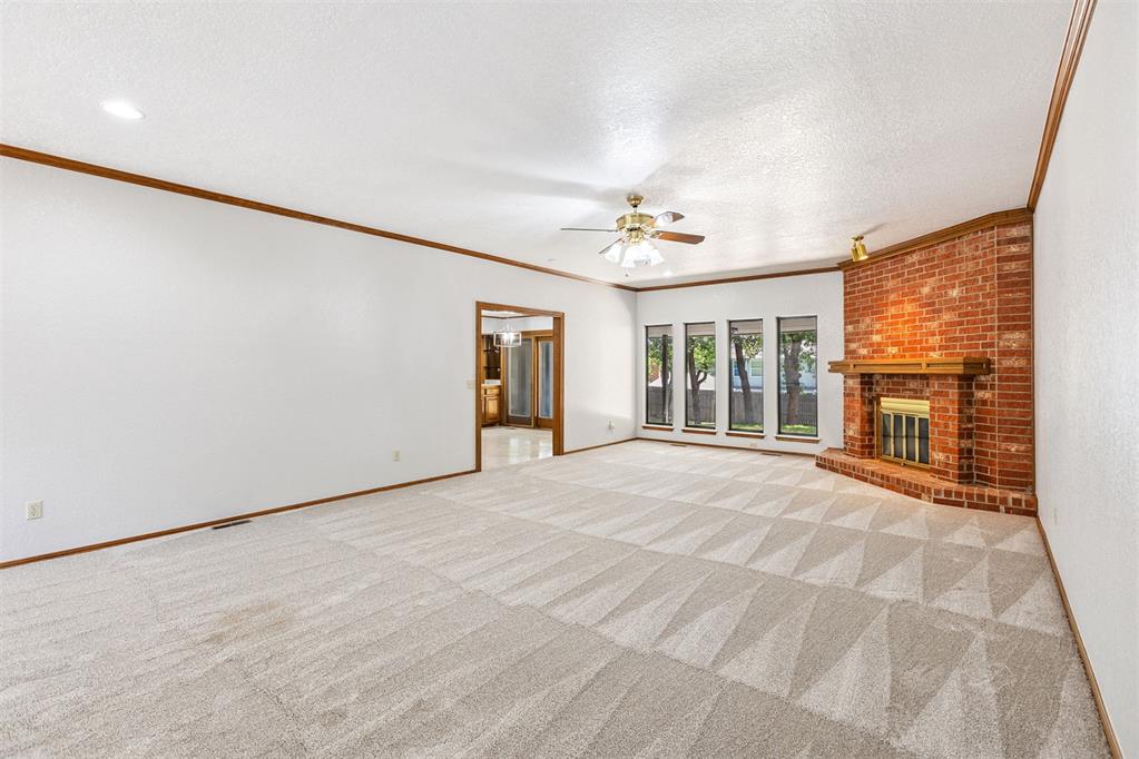 916 Fox Hill Drive
