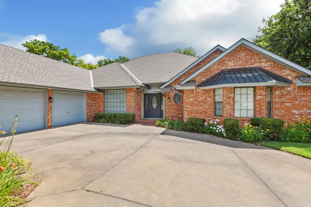 916 Fox Hill Drive