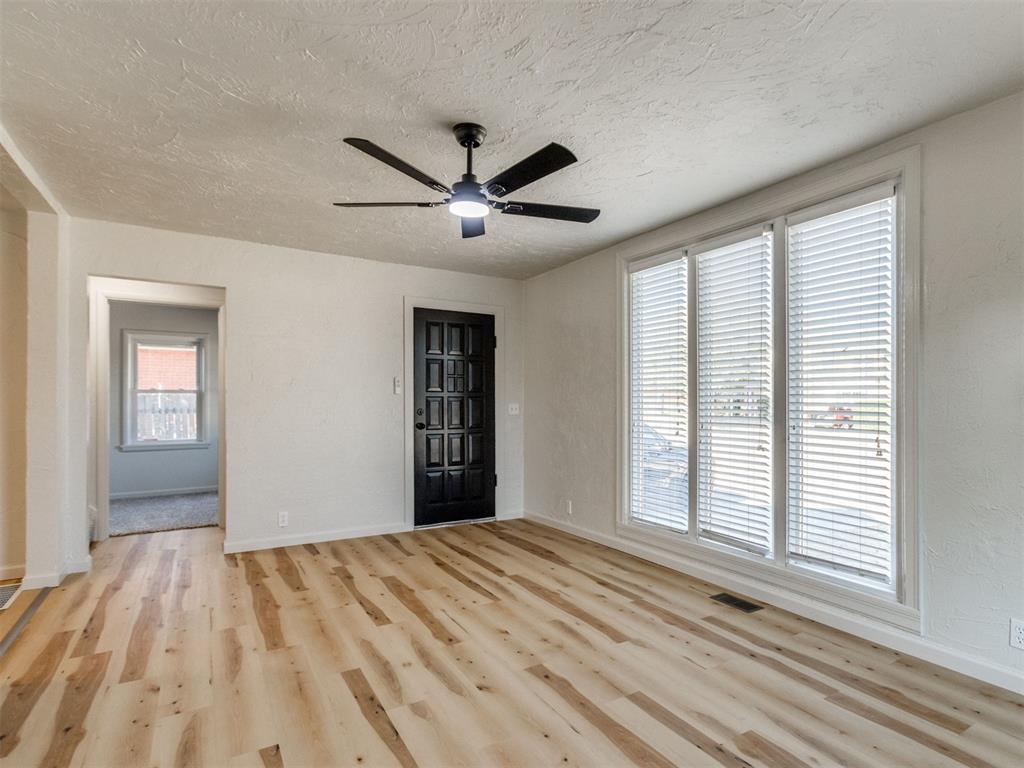 315 W Toronto Avenue