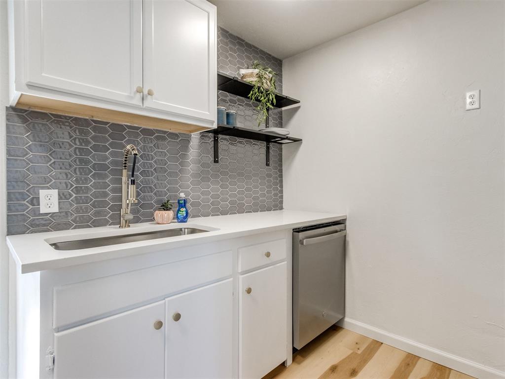 315 W Toronto Avenue