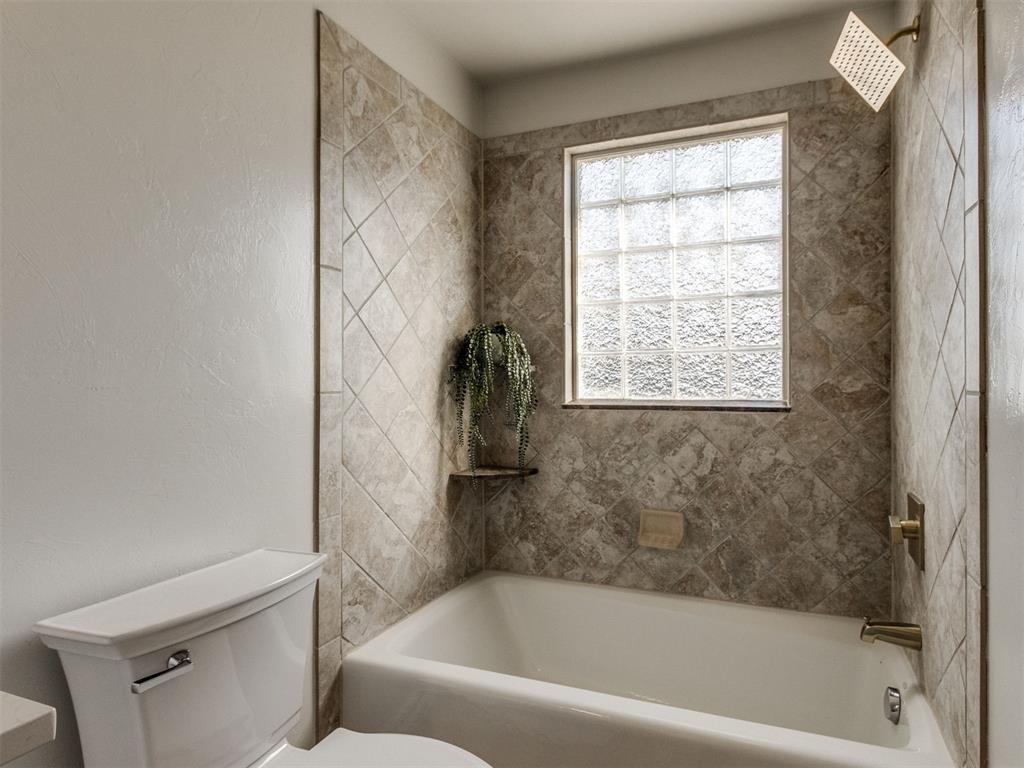 315 W Toronto Avenue