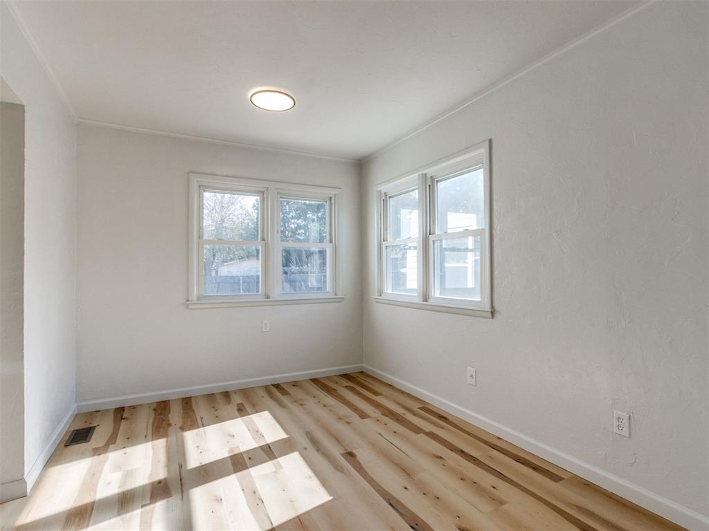 315 W Toronto Avenue