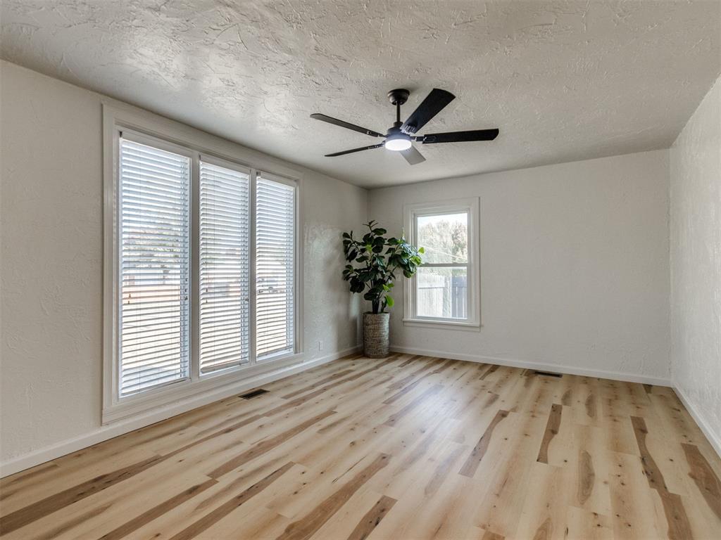 315 W Toronto Avenue