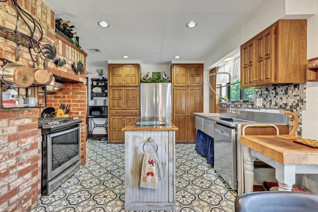 1007 Mockingbird Lane