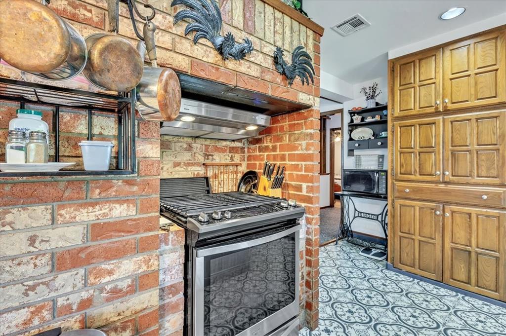 1007 Mockingbird Lane