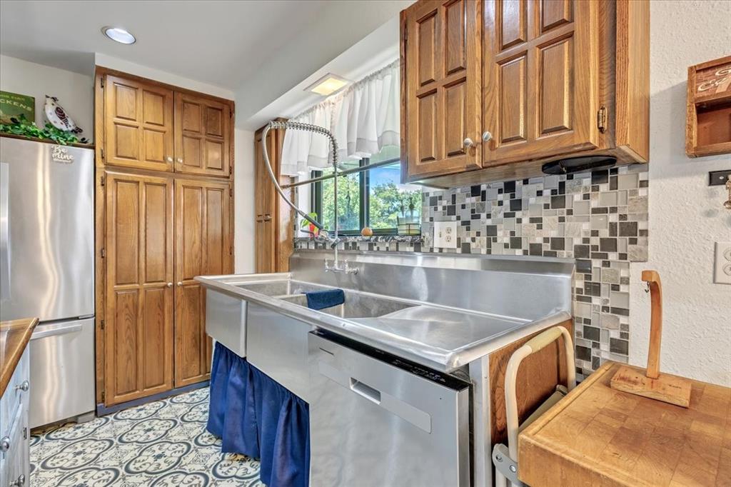 1007 Mockingbird Lane